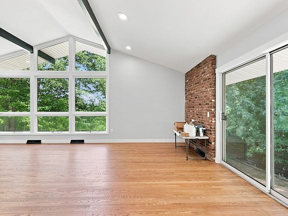 5th image of 20 Wachusett St
