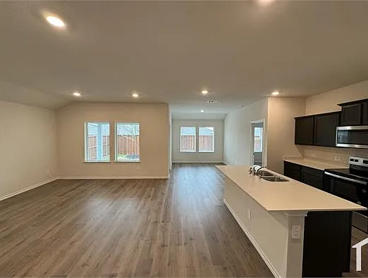 4 bed, 1790 sqft, $2,600 — Photo 2