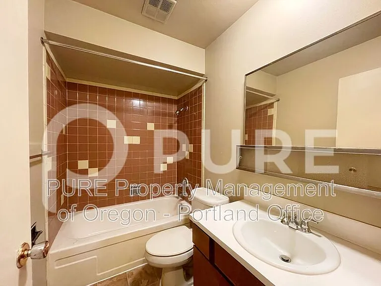 1135 SE 27th Ave — Photo 15