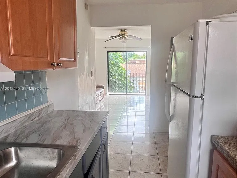 608 SW 15th Ave #3 — Photo 8