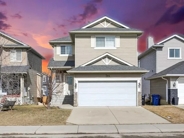 744 S Luxstone Lndg SW, Airdrie, AB T4B 3L1