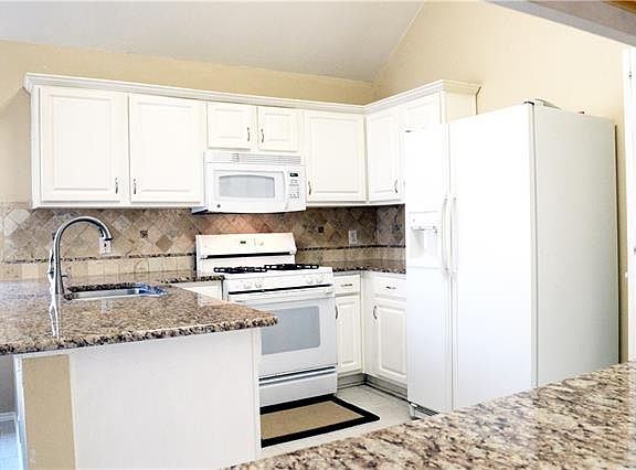 3rd image of 1109 Marshall Dr