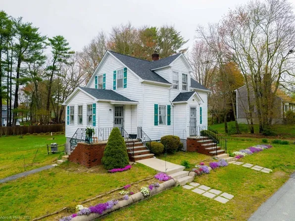 1069 Sassaquin Ave, New Bedford, MA 02745