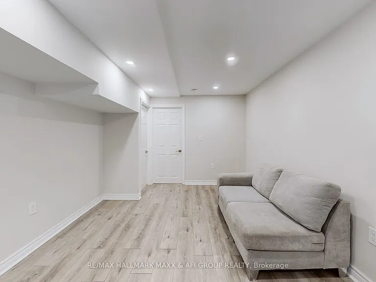 719 Shanahan Blvd #B — Photo 6