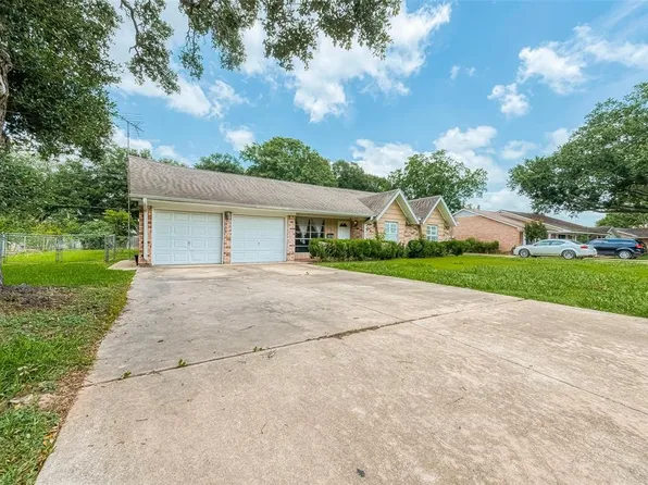 1327 Kelving Way, Wharton, TX 77488