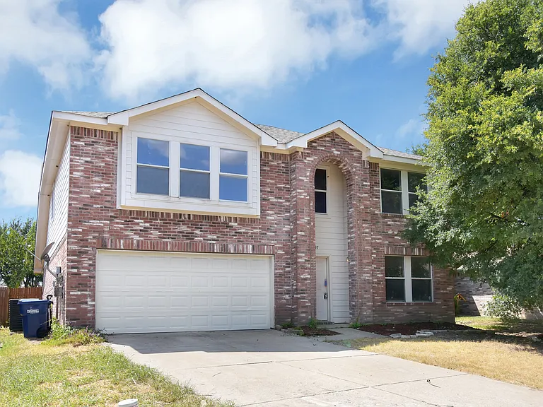2905 Frontier Ln — Photo 2