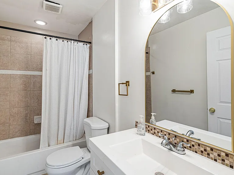 208 W Wildey St — Photo 20