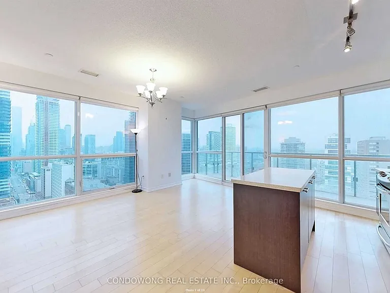 386 Yonge St #2802 — Photo 3