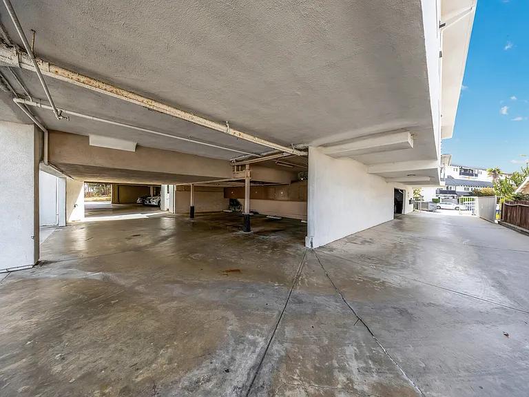 Barbara St — Photo 29