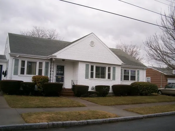 43 Byron St, New Bedford, MA 02740