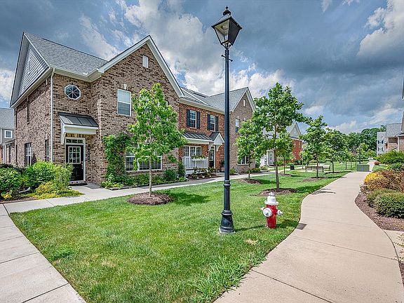 2nd image of 4810 Village Walk
