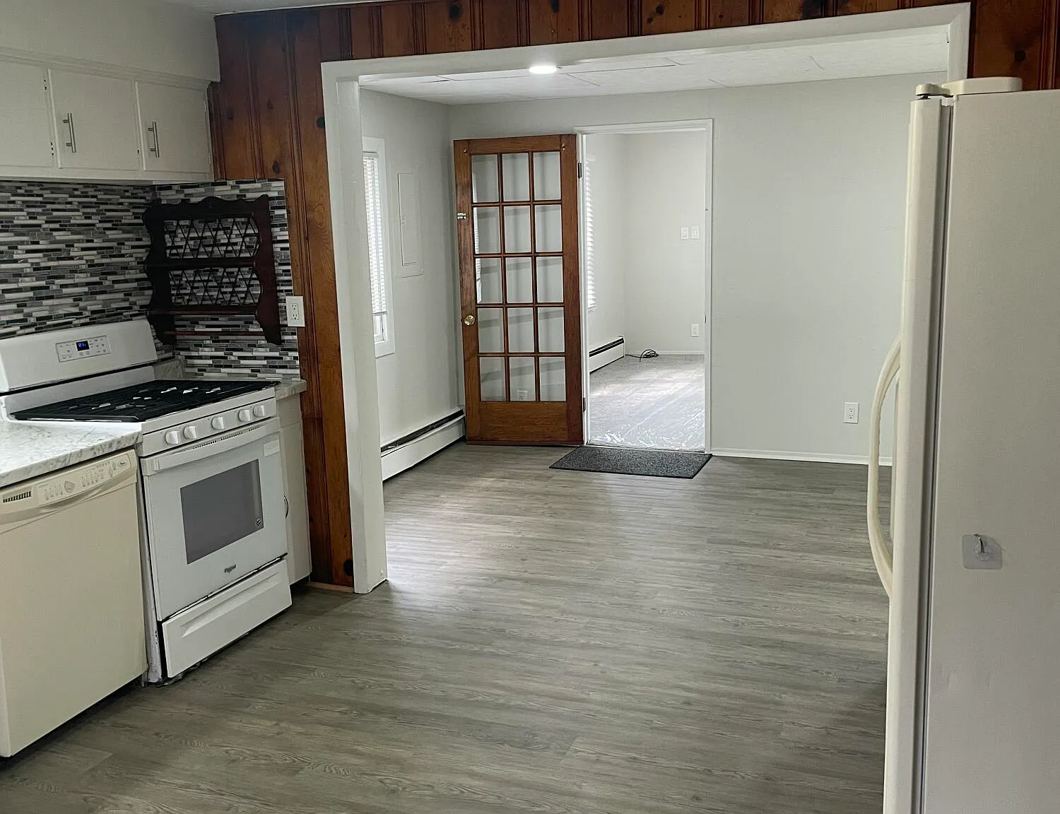 4 bed, 2.0 bath, 2832 sqft, $2,300 — Photo 3