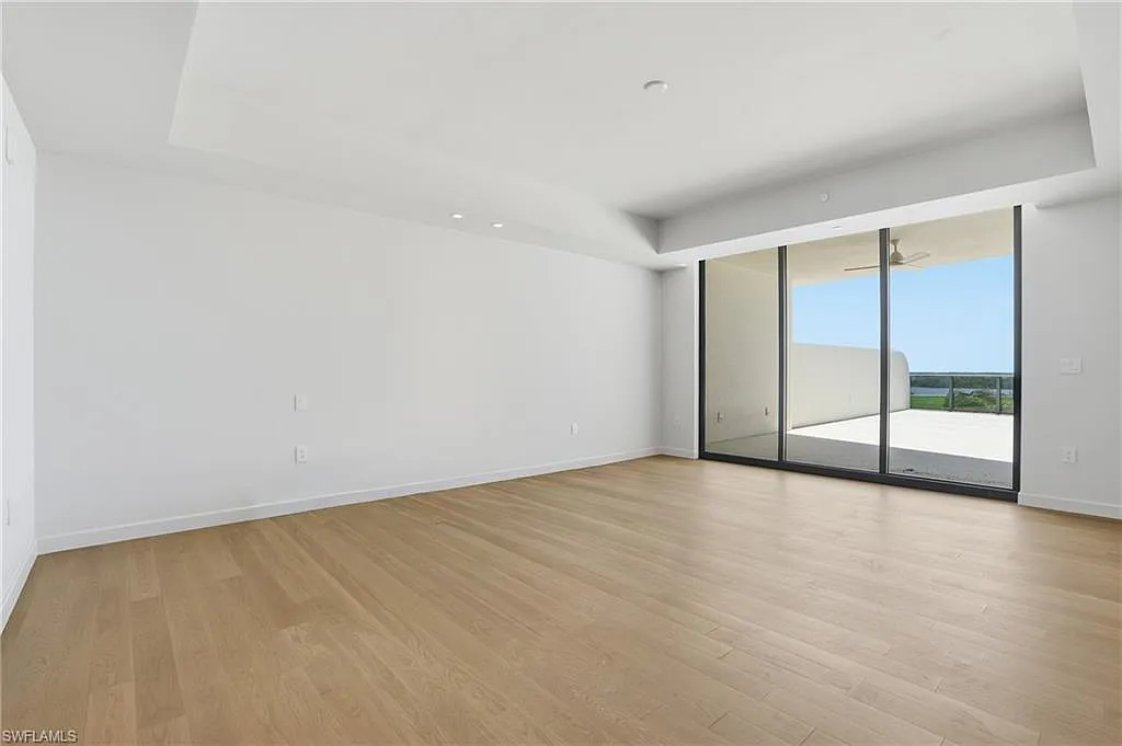 4 bed, 4.5 bath, 3885 sqft, $34,000 — Photo 4
