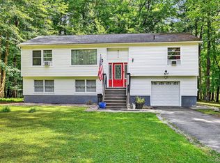 6 Tice Ln, Middletown, NY 10941