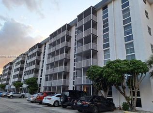 Woodside Apts Condo, North Miami Beach, FL 33160
