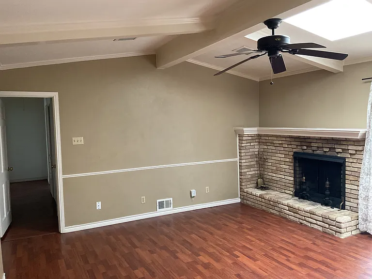 2205 Ridge Crest Dr — Photo 3