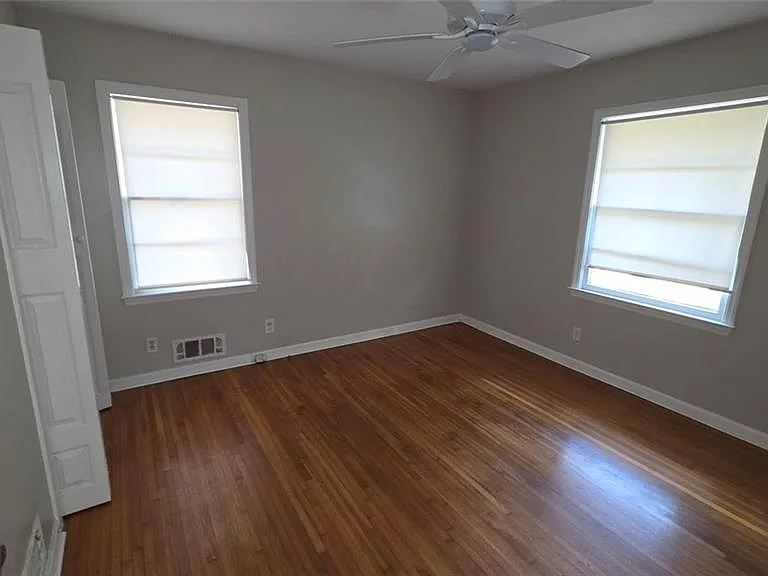136 Hillsdale Dr SE — Photo 11