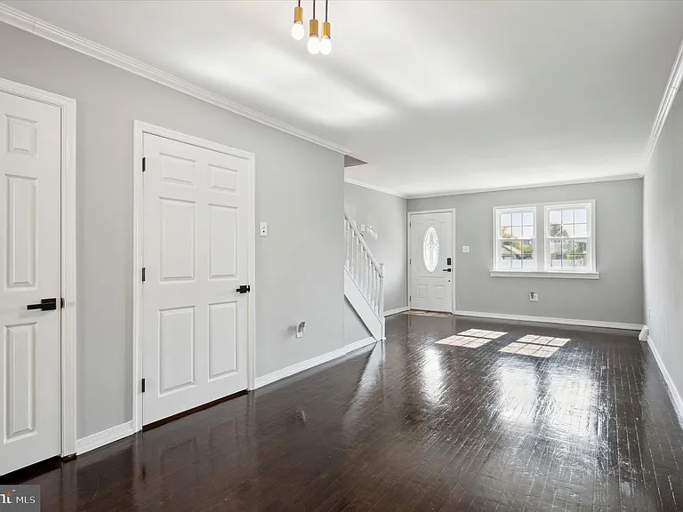 725 Mount Vernon Ave — Photo 7