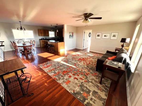 105 Larkins Dr, White Bluff, TN 37187