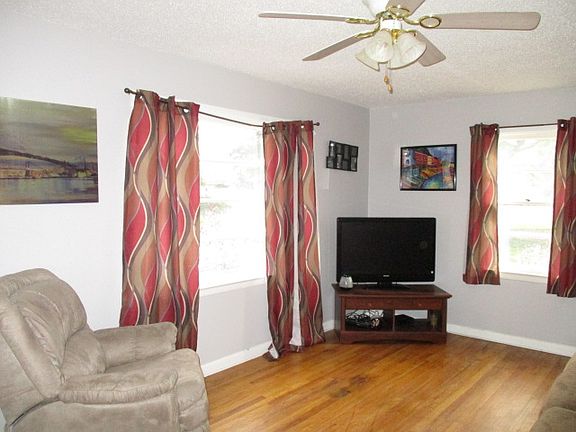 3rd image of 2102 Avenue G