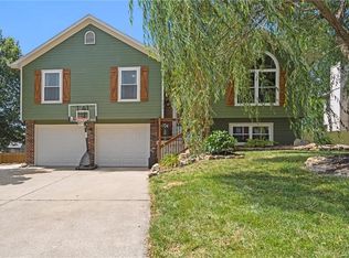 121 E Calico Dr, Raymore, MO 64083