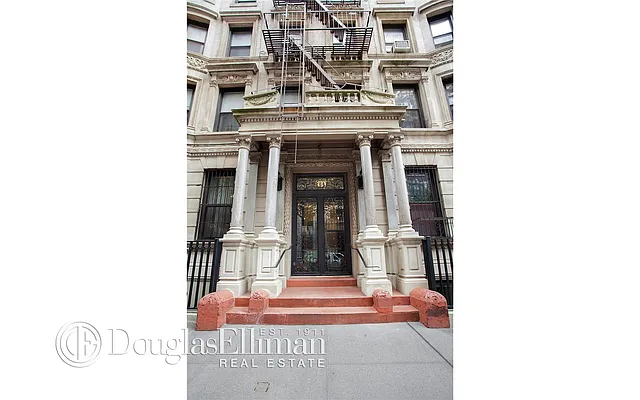 Sold by Douglas Elliman | media 15