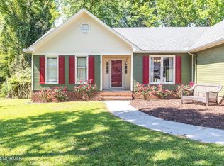 128 Raintree Cir, Jacksonville, NC 28540