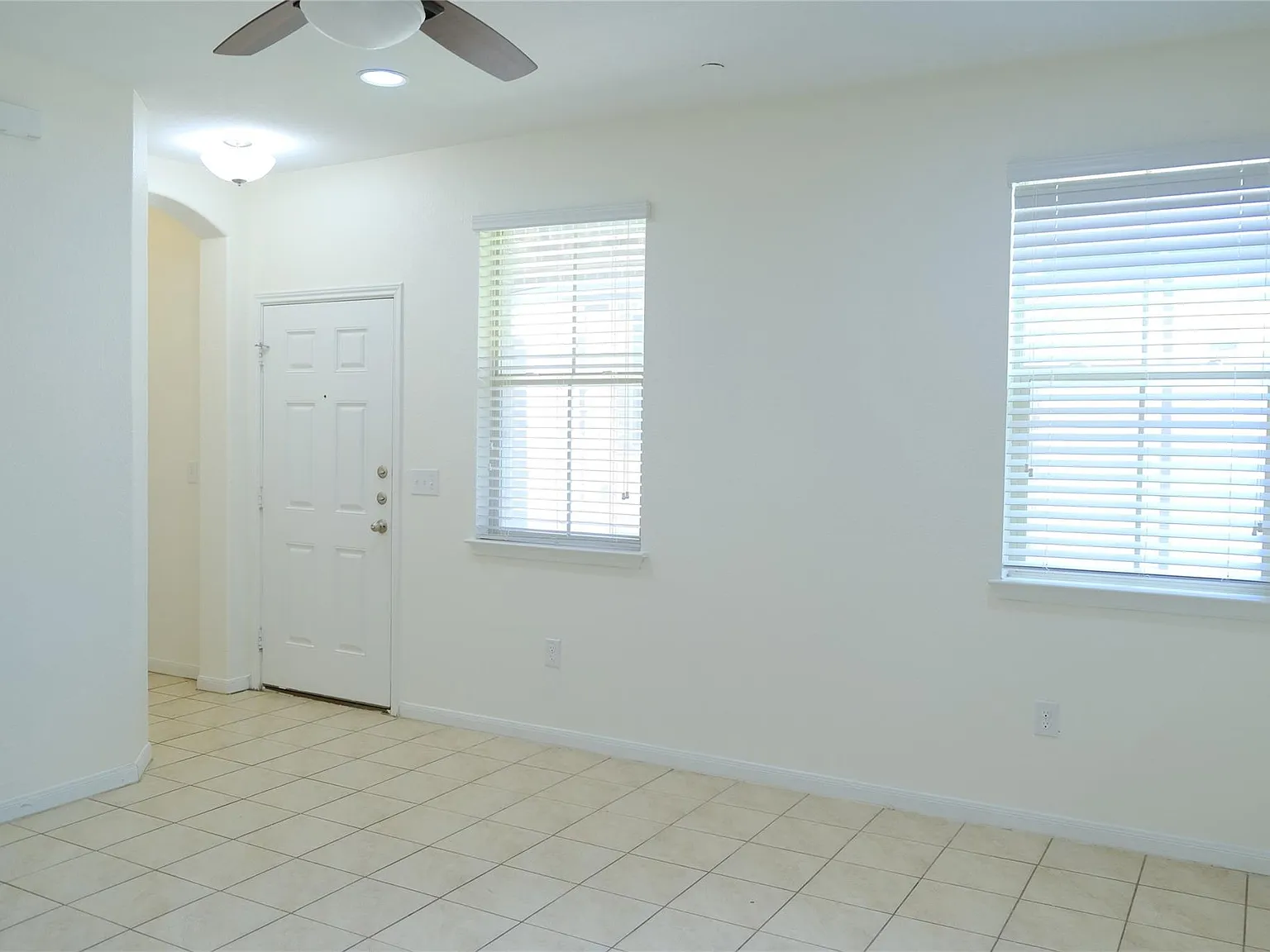 4 bed, 2.5 bath, 2102 sqft, $2,000 — Photo 4