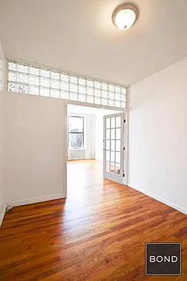 Rented by Bond New York | media 33