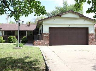 8010 E Dresden Ln, Wichita, KS 67207