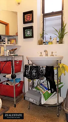 Rented by ZealEstate Group Inc | media 52