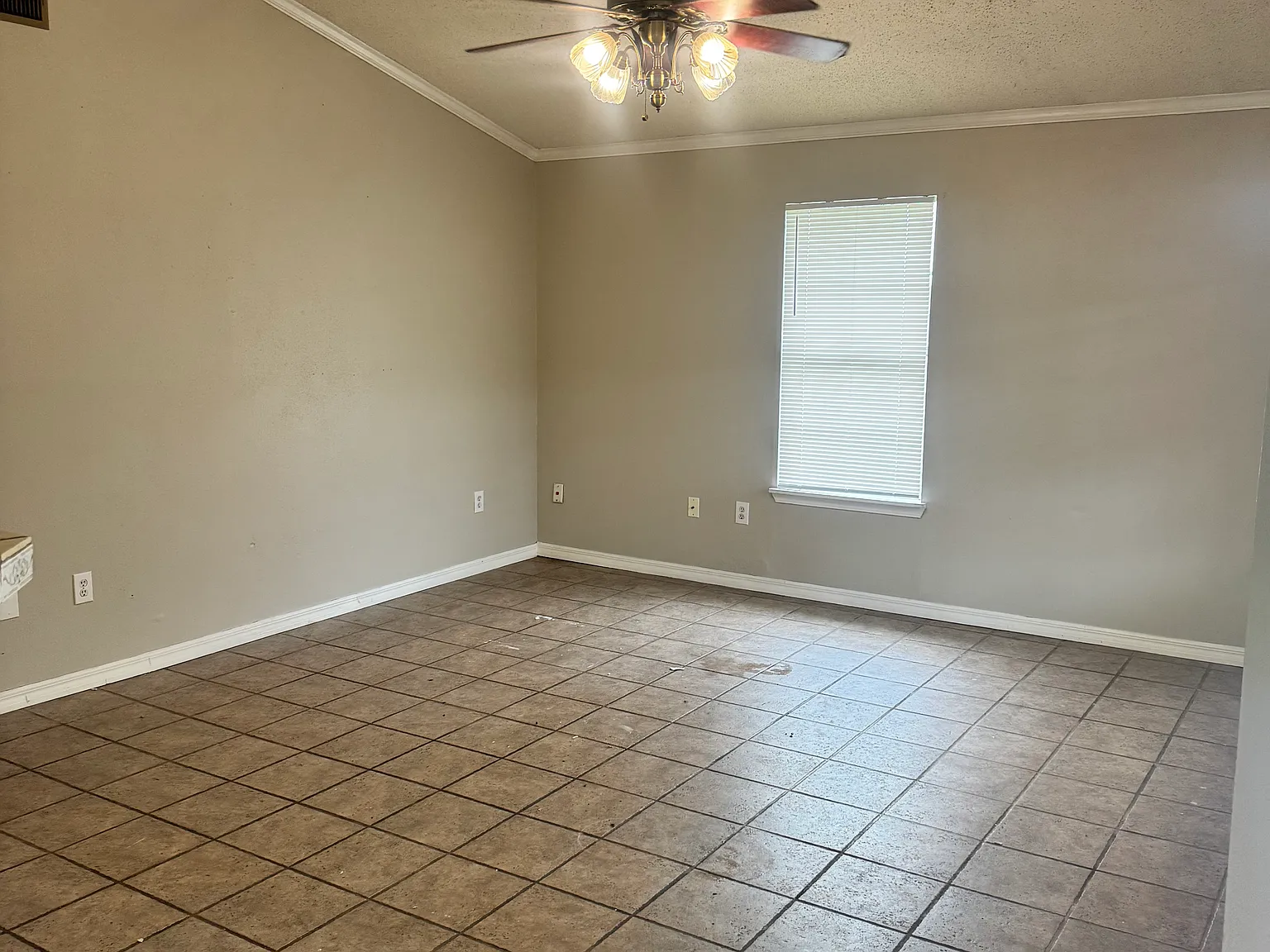 3 bed, 1174 sqft, $1,350 — Photo 2