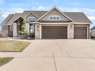 6006 Forbes St, Bel Aire, KS 67220