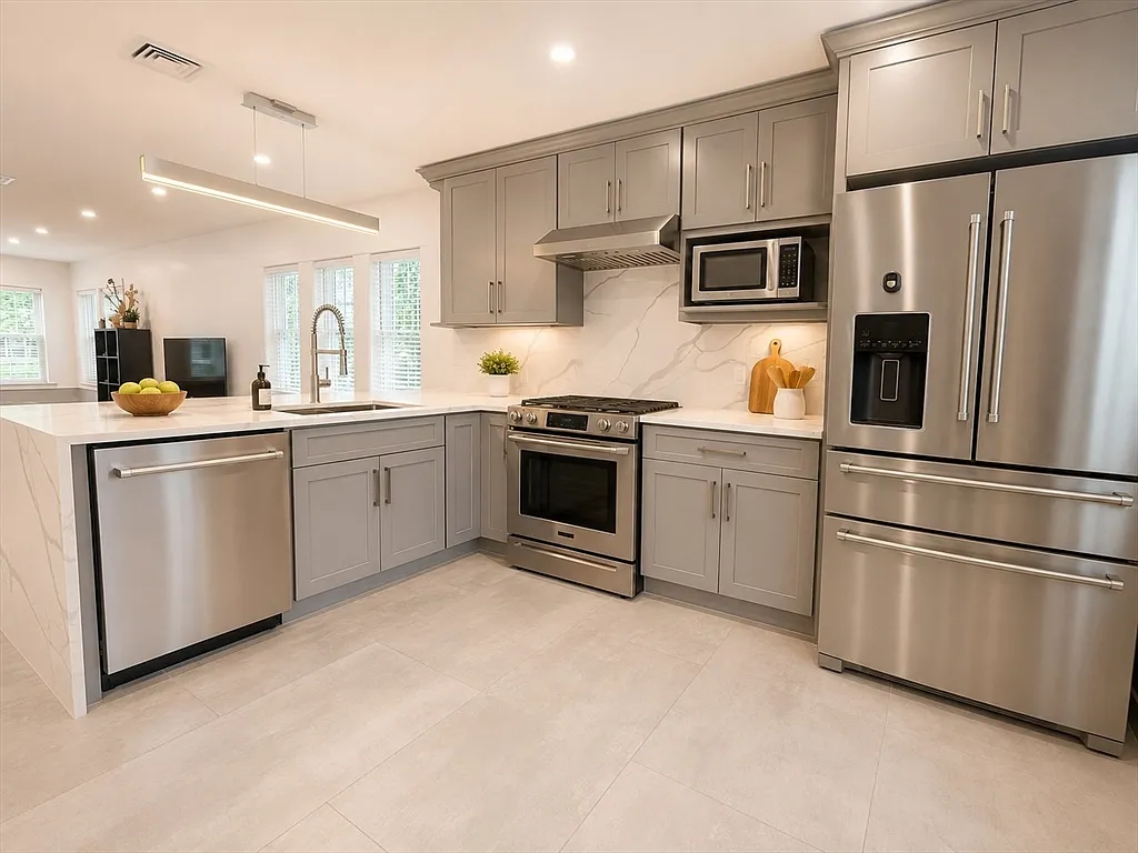 2 bed, 1.0 bath, 1008 sqft, $3,000 — Photo 4