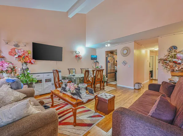 121 Montauk Avenue image 6 of 19