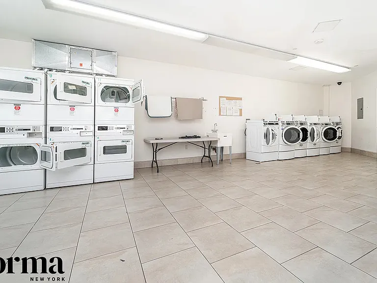 1203 Jackson Ave #2E — Photo 7