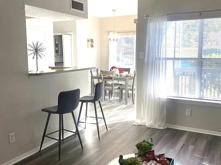 Waterford Square Apartments — Photo 14