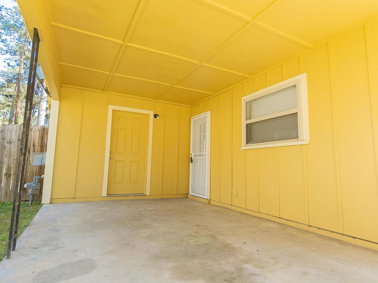 3 bed, 1.0 bath, 1008 sqft, $1,095 — Photo 3