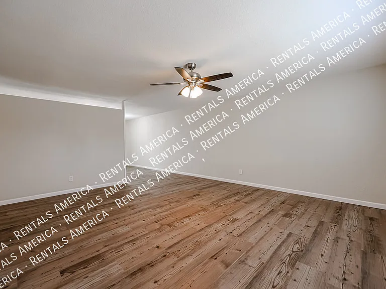 13861 N 48th Ave — Photo 12