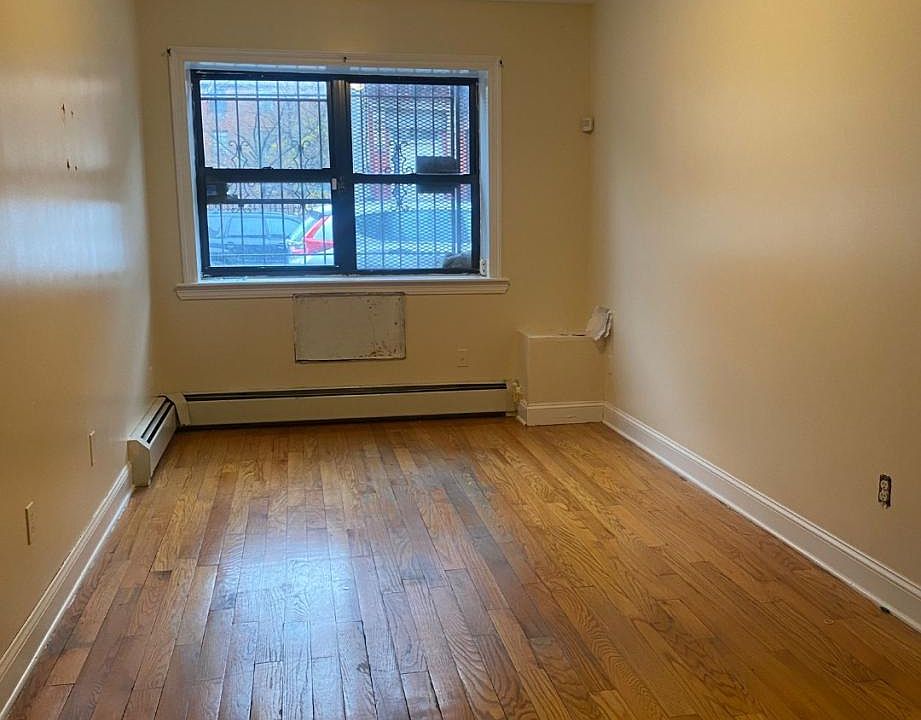 2nd image of 1526 Vyse Ave APT 1F
