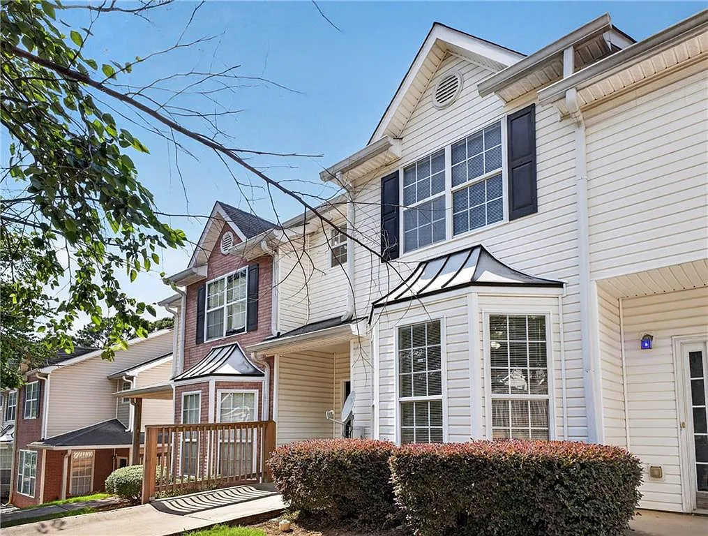 3 bed, 2.5 bath, 1526 sqft, $1,800 — Photo 3