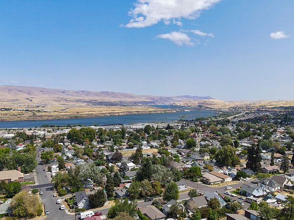 5th image of 323 E Scenic Dr