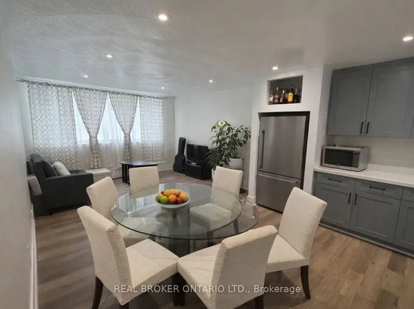 50 Benson Ave #2B, Richmond Hill, ON L4C 4E6