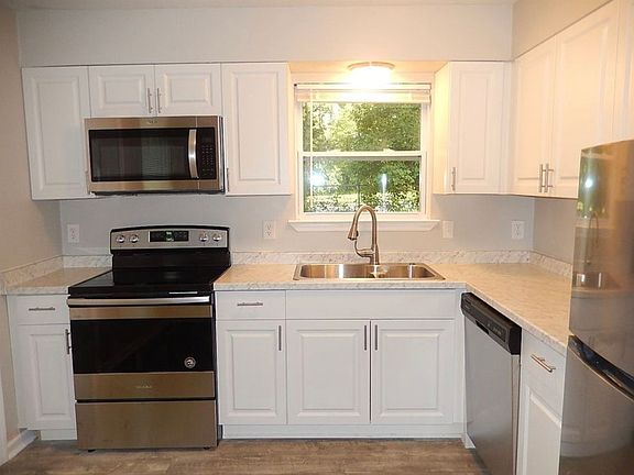 3rd image of 1901 Crosby Ct #B