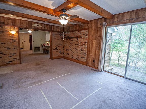 3rd image of 118 Tina Dr