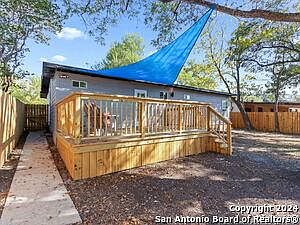 4th image of 742 Edgebrook Ln