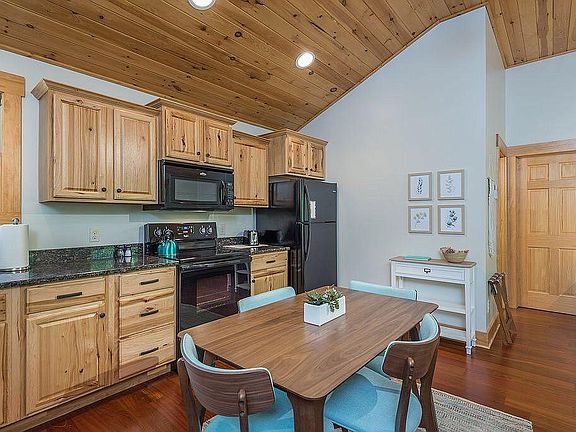 4th image of 20 Maple Cove Dr