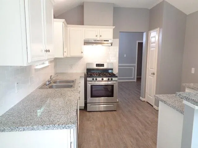 4 bed, 2.0 bath, 1739 sqft, $1,995 — Photo 2