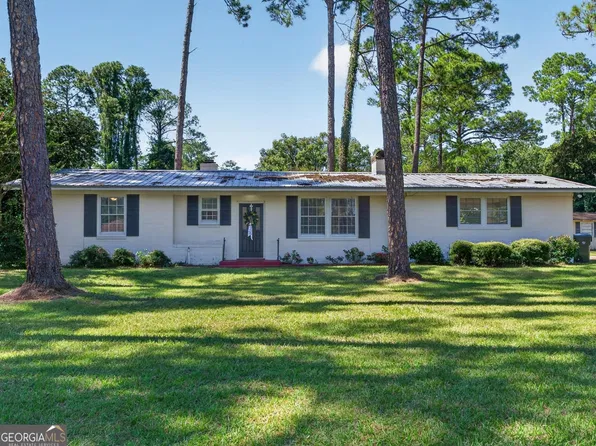 1101 Suwanne Dr, Waycross, GA 31501