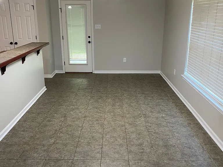 14621 Madison Ln — Photo 5